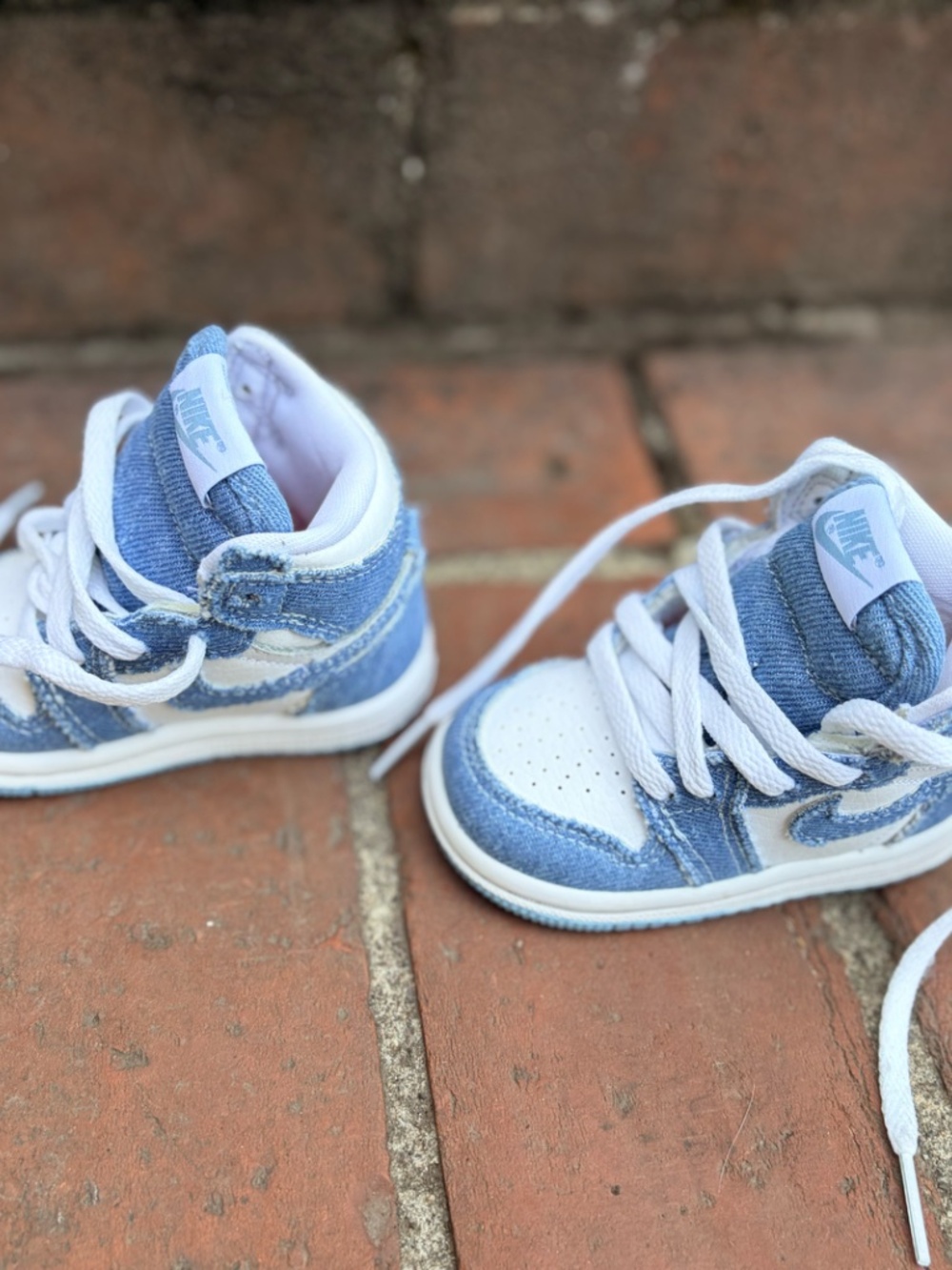 Baby Nike Air Jordan 1 Retro OG "Denim" Sneakers - 4C - Picture 2 of 6